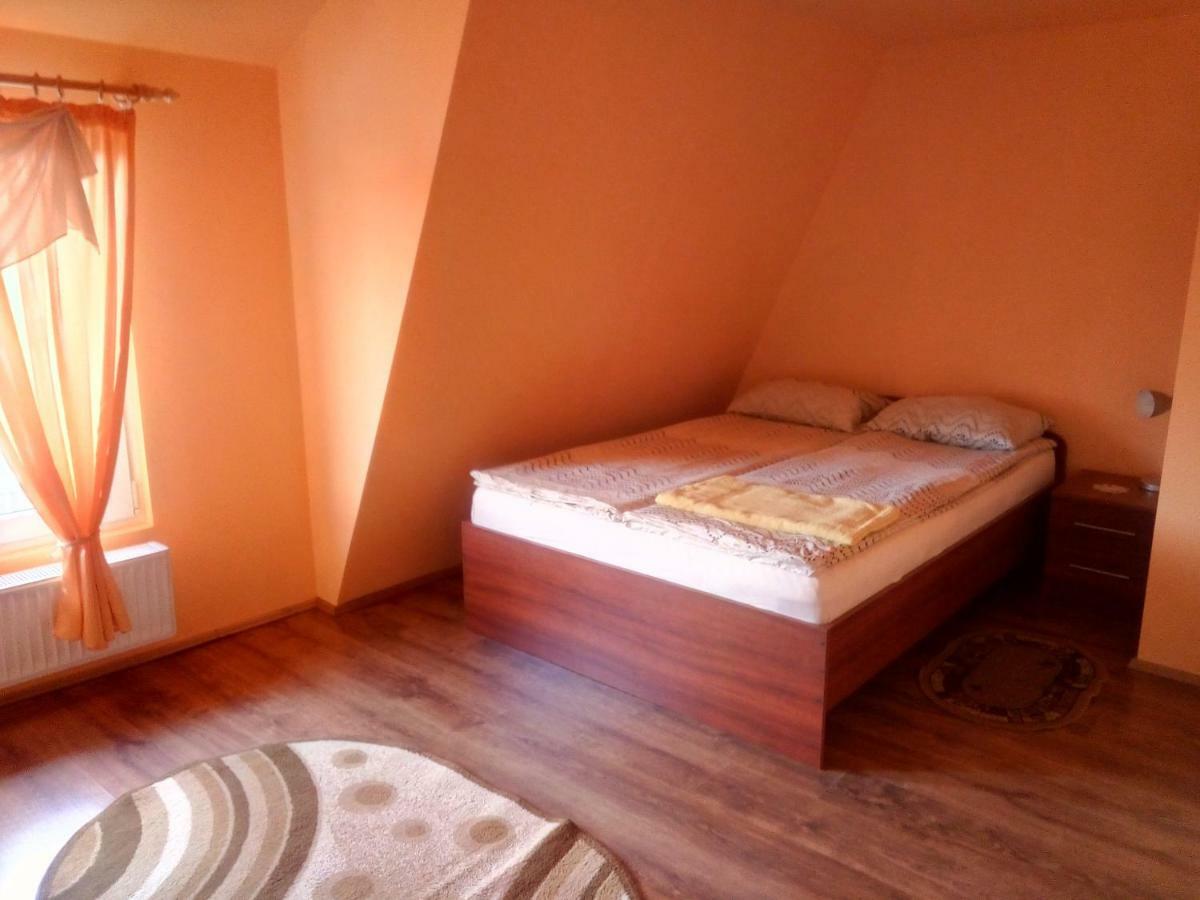 Hotel Timi Kulcsoshaz Lăzarea Exterior foto